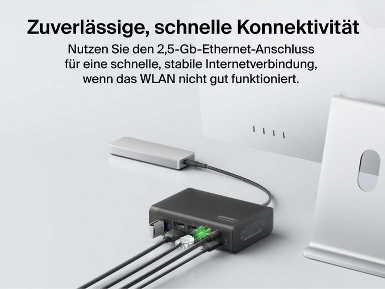 Eine an mehrere Ger&auml;te angeschlossene USB-C-Docking-Station mit besonderem Augenmerk auf einem 2,5-Gb-Ethernet-Anschluss, der f&uuml;r eine schnelle, zuverl&auml;ssige Kabelnetzwerkverbindung sorgt.