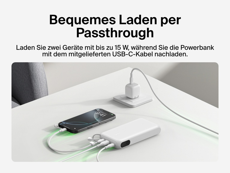 Es wird gezeigt, wie die Belkin BoostCharge Powerbank 20K mit Display mit dem Passthrough-Laden zwei Geräte mit bis zu 15 W auflädt und dabei gleichzeitig mit dem mitgelieferten USB-C-Kabel nachgeladen wird.
