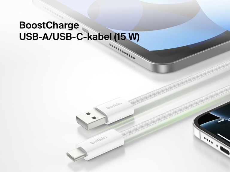 Afbeelding van de Belkin BoostCharge 15 W USB-A naar USB-C-kabel aangesloten op een iPad en een iPhone, met een duurzaam gevlochten ontwerp voor betrouwbaar snelladen en universele compatibiliteit.