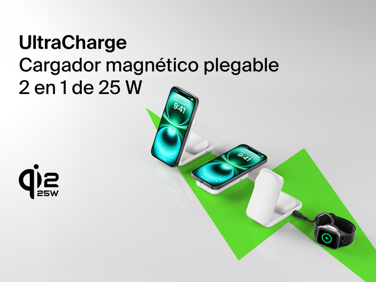 Se muestra el cargador magnético plegable 2 en 1 con Qi2 25W Belkin UltraCharge cargando un iPhone, unos AirPods y un Apple Watch y emplazado como un soporte elegante y compacto.