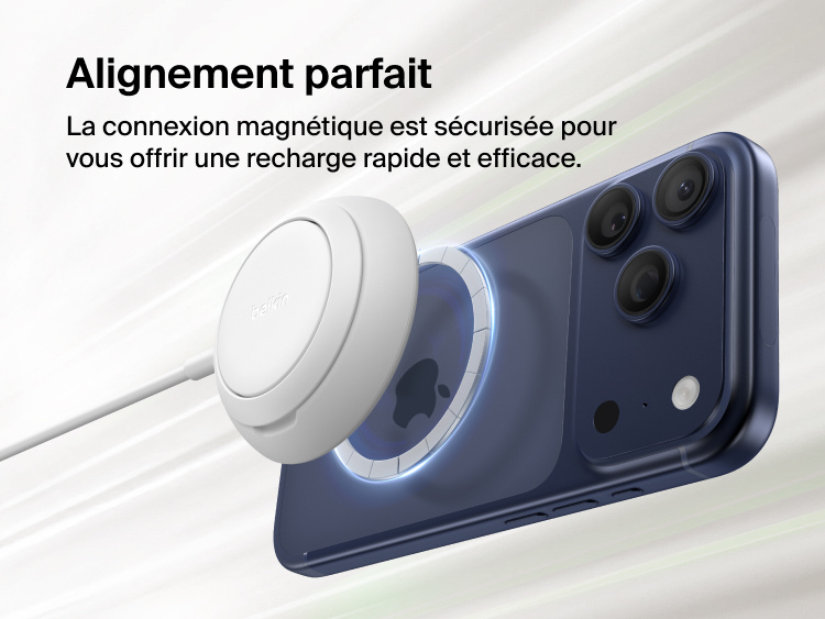Image du chargeur magn&eacute;tique Qi2 25 W Belkin UltraCharge avec un smartphone fix&eacute; en toute s&eacute;curit&eacute; pour une recharge magn&eacute;tique align&eacute;e et efficace.
