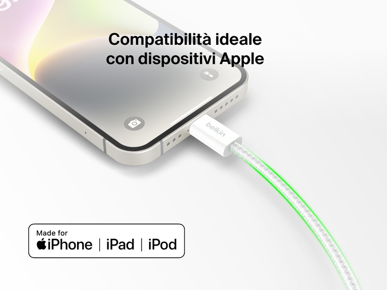 Cavo USB-C con connettore Lightning Belkin BoostCharge collegato ad un iPhone, a dimostrarne la compatibilità ottimale con dispositivi Apple, inclusi iPhone, iPad e iPod.
