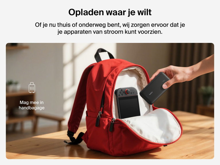 Een afbeelding van de Belkin Gaming 20.000mAh-powerbank (30 W) voor Nintendo Switch 2 die in een rugzak wordt gedaan, om te benadrukken dat hij compact is en mee mag in handbagage om onderweg te gamen.