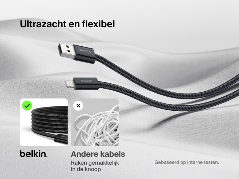 Afbeelding waarin een Belkin BoostCharge USB-A-kabel met Lightning-connector met een ultra-flexibel, gevlochten ontwerp, die knoopvrij blijft, wordt vergeleken met standaardkabels die gemakkelijk in de knoop raken.