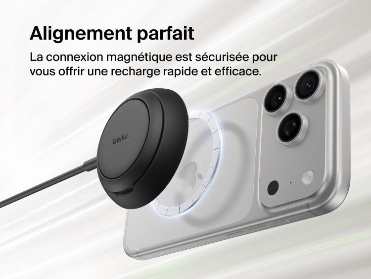 Image du chargeur magn&eacute;tique Qi2 25 W Belkin UltraCharge avec un smartphone fix&eacute; en toute s&eacute;curit&eacute; pour une recharge magn&eacute;tique align&eacute;e et efficace.