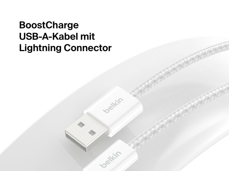 Nahaufnahme eines Belkin BoostCharge USB-A-Kabels mit Lightning Connector mit robustem Kabelgeflecht, das zuverlässiges Laden und Synchronisieren mit Lightning-kompatiblen Apple-Geräten ermöglicht.