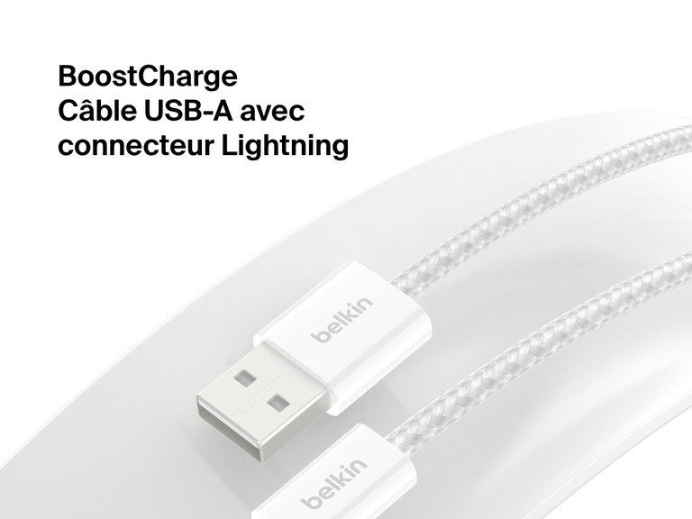Gros plan d'un câble USB-A Belkin BoostCharge avec connecteur Lightning doté d'une gaine tressée résistante pour une recharge fiable et une synchronisation fluide destinées aux appareils Apple compatibles Lightning.