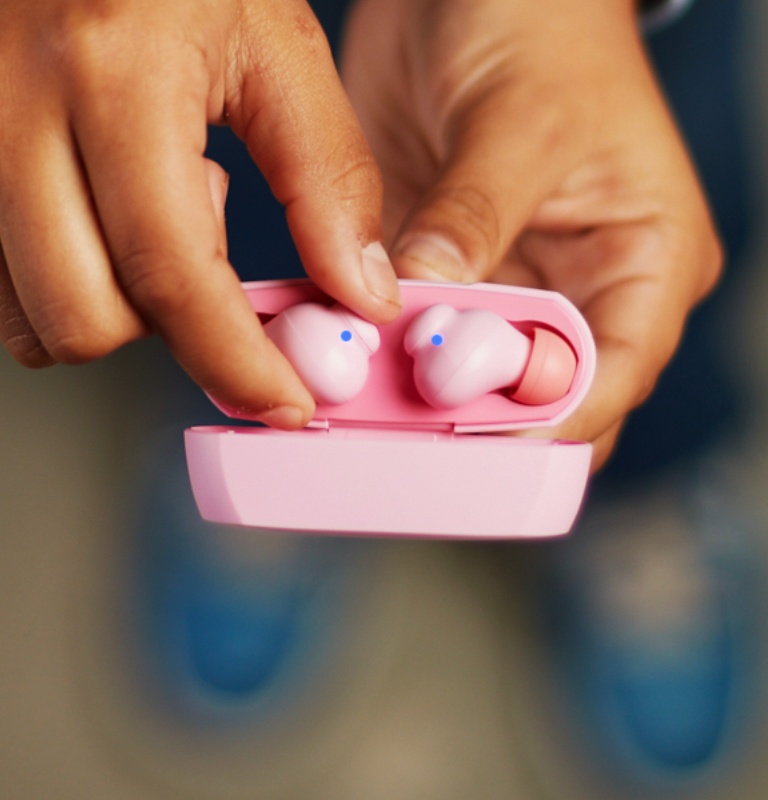 Quick, easy pairing with Bluetooth 5.3.  