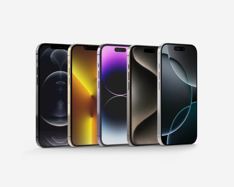 Vier moderne Smartphones verschiedener Modelle in stylischem Design mit Edge-to-Edge-Bildschirm werden in schräger Ansicht präsentiert. Jedes Handy hat ein einzigartiges Hintergrundbild mit abstrakten Lichteffekten, wodurch die hochauflösenden Bildschirme hervorgehoben werden. Der Hintergrund ist hellgrau.