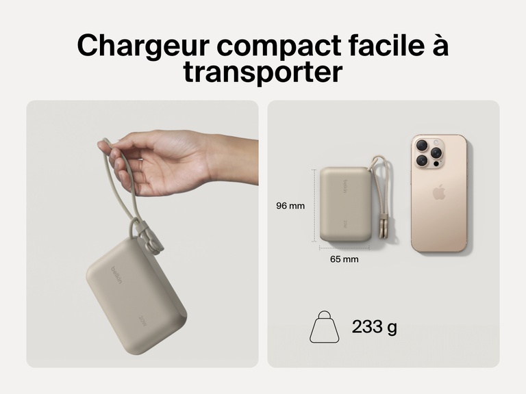 Image d'une batterie externe 10K Belkin BoostCharge avec écran intégré tenue dans une main se trouvant à côté d'un smartphone pour mettre en avant son design compact et portable avec des dimensions de 9,6 cm x 6,5 cm et un poids de 233 g.