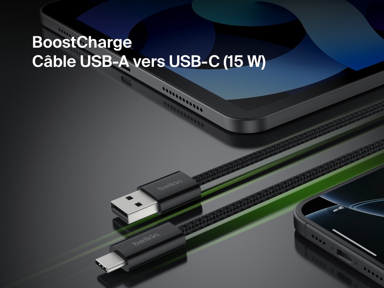 Image du câble USB-A vers USB-C Belkin BoostCharge 15 W connecté à un iPad et à un iPhone. Doté d'une gaine tressée solide, il offre une recharge rapide fiable et une compatibilité universelle.