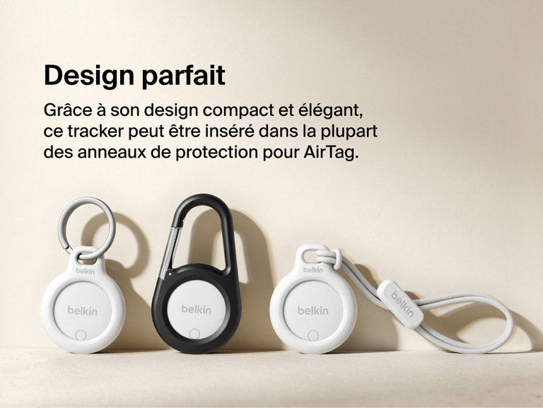 Image du tracker Belkin&nbsp;SureFind&nbsp;Spot dans des anneaux de protection pour AirTag de Belkin, avec anneau en m&eacute;tal, mousqueton et dragonne pour illustrer son design compact et polyvalent.