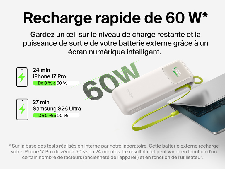 Image d'une batterie externe 11K UltraCharge avec c&acirc;ble r&eacute;tractable branch&eacute;e &agrave; un ordinateur portable, mettant en avant la recharge rapide de 60&nbsp;W permettant de recharger un t&eacute;l&eacute;phone de z&eacute;ro &agrave; 50&nbsp;% en moins de 30&nbsp;minutes.