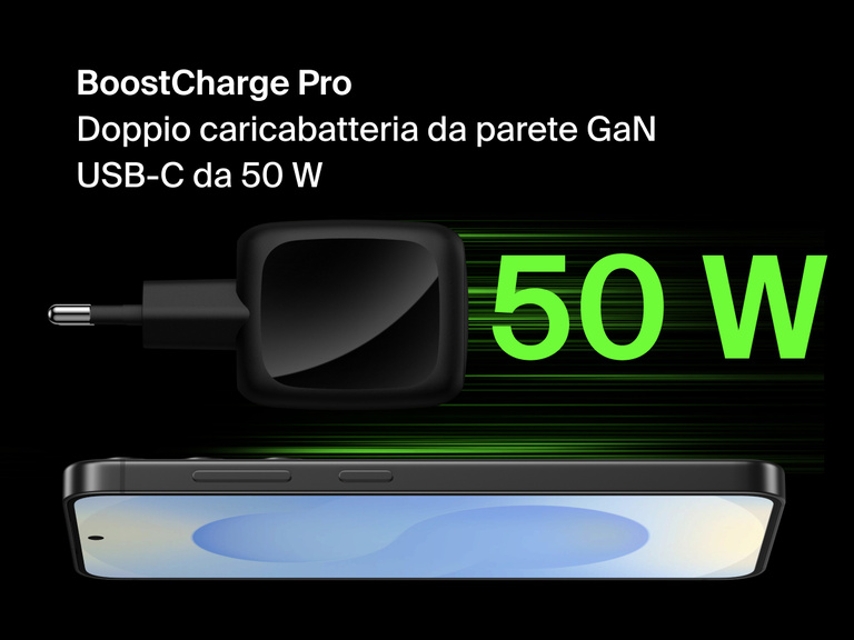 Immagine di un doppio caricabatteria da parete GaN USB-C da 50 W BoostCharge Pro Belkin di colore bianco, con in evidenza il design compatto e il testo 50W verde in grassetto su uno sfondo nero.