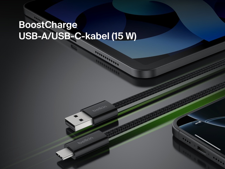 Afbeelding van de Belkin BoostCharge 15 W USB-A naar USB-C-kabel aangesloten op een iPad en een iPhone, met een duurzaam gevlochten ontwerp voor betrouwbaar snelladen en universele compatibiliteit.
