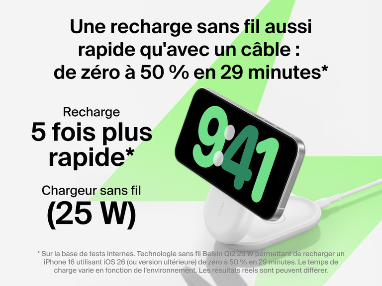 Socle de recharge 3-en-1 aimanté et pliable Belkin UltraCharge avec Qi2 (25 W) offrant une recharge sans fil aussi rapide qu'une recharge filaire, et rechargeant un iPhone de zéro à 50 % en 29 minutes.