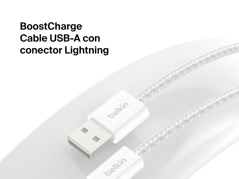 Imagen en primer plano del cable Belkin BoostCharge USB-A con conector Lightning, con un diseño trenzado duradero para ofrecer una carga y una sincronización fiables con los dispositivos Apple compatibles.