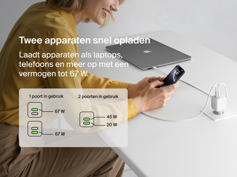 Afbeelding van een Belkin BoostCharge Pro 2-poorts USB-C GaN-wandlader van 67 W die een laptop en een smartphone gelijktijdig snel en efficiënt oplaadt met tot 67 W in totaal.