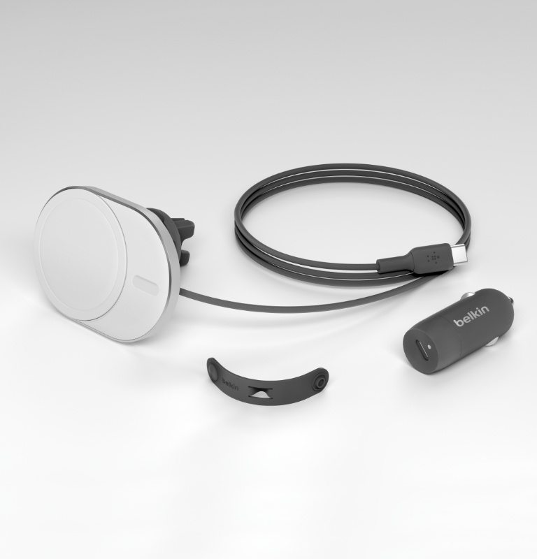 Auf der Abbildung werden die Komponenten des Belkin BoostCharge Pro magnetischen, kabellosen Kfz-Ladegeräts mit Qi2 (15 W) gezeigt: magnetisches Ladegerät, USB-C-Kabel, Auto-Netzteil, USB-C-Kabel und Kabelführungsclip.