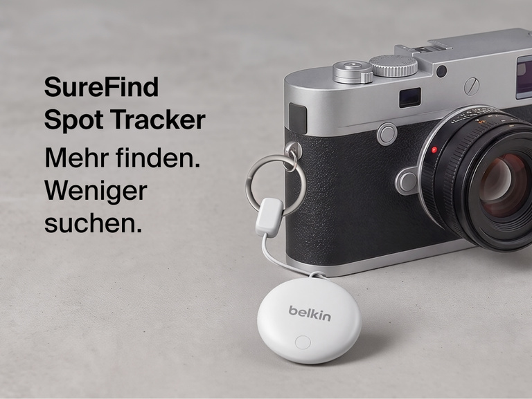Der Belkin SureFind Spot Tracker, der mit einer sicheren Schlaufe an einer Kamera befestigt ist, ist darauf ausgelegt, wichtige Dinge zu orten.