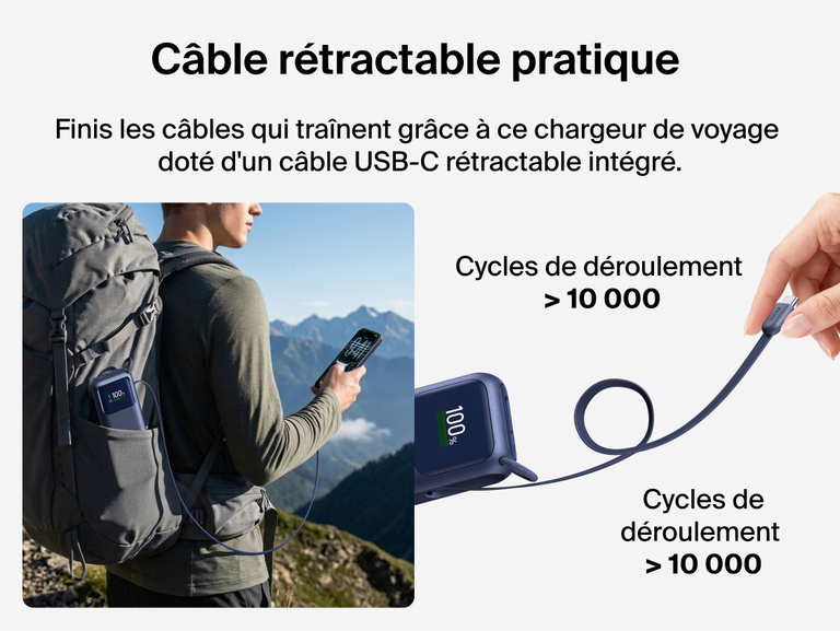 Image d'une batterie externe 11K UltraCharge avec c&acirc;ble r&eacute;tractable rang&eacute;e dans la poche d'un sac &agrave; dos pendant la recharge d'un t&eacute;l&eacute;phone lors d'une randonn&eacute;e. Elle est accompagn&eacute;e de son c&acirc;ble r&eacute;tractable con&ccedil;u pour r&eacute;sister &agrave; plus de 10&nbsp;000&nbsp;cycles de d&eacute;roulement.