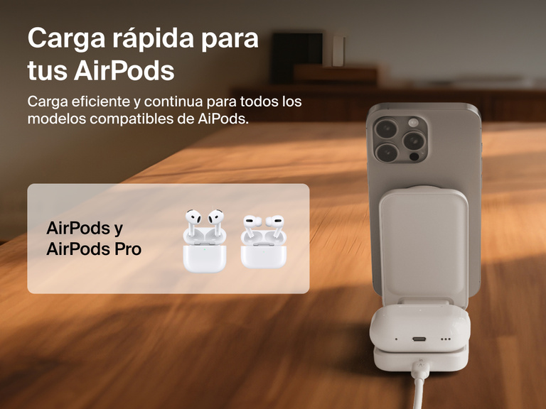 Se muestra el cargador magnético plegable 2 en 1 con Qi2 25W Belkin UltraCharge recargando por carga rápida un iPhone y unos AirPods sobre una superficie de madera. Ofrece compatibilidad con AirPods y AirPods Pro. 