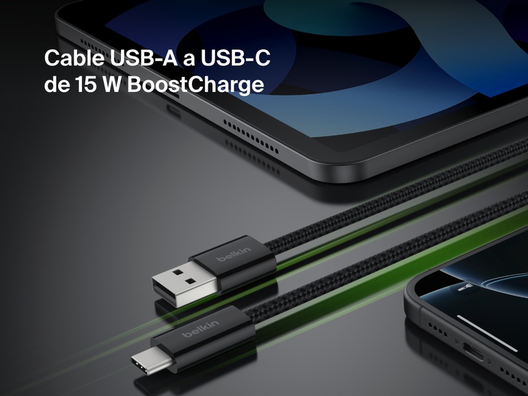 Imagen del cable Belkin BoostCharge de USB-A a USB-C de 15 W mostrado conectando un iPad y un iPhone, con un diseño trenzado duradero para ofrecer carga rápida fiable y compatibilidad universal con dispositivos.
