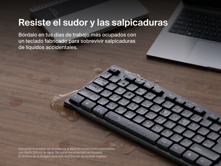 Aparece un teclado inalámbrico Belkin Connect con una gotitas de agua sobre las teclas y el resto de la superficie. Así se demuestra su capacidad de resistencia a las salpicaduras de líquidos para una durabilidad máxima para cada día. 