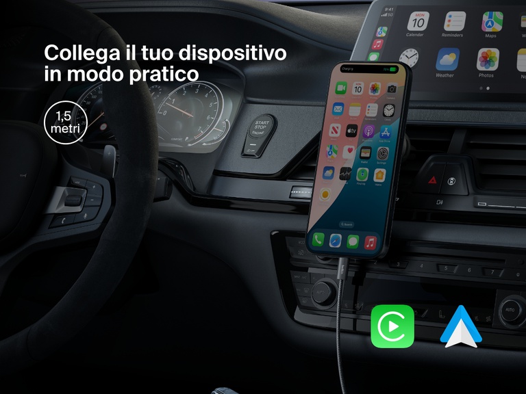 Immagine di uno smartphone connesso in auto usando il cavo da USB-A a USB-C da 15 W Belkin BoostCharge, con lunghezza di 1,5 metri per una pratica ricarica in auto e il supporto di Apple CarPlay e Android Auto.