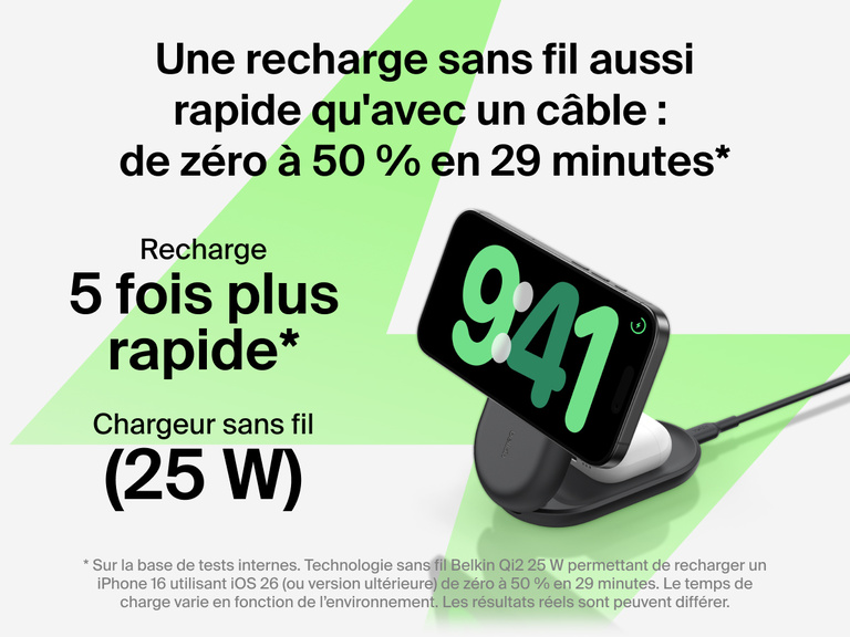 Socle de recharge 3-en-1 aimanté et pliable Belkin UltraCharge avec Qi2 (25 W) offrant une recharge sans fil aussi rapide qu'une recharge filaire, et rechargeant un iPhone de zéro à 50 % en 29 minutes.