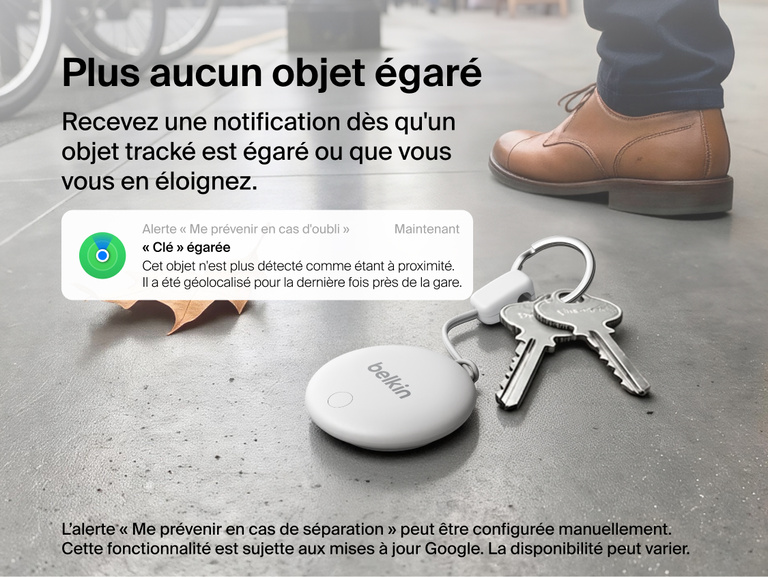 Image du tracker Belkin SureFind Spot accroch&eacute; &agrave; des cl&eacute;s illustrant les alertes &laquo;&nbsp;Me pr&eacute;venir en cas d'oubli&nbsp;&raquo; qui notifient l'utilisateur lorsqu'un de ses objets est &eacute;gar&eacute;.