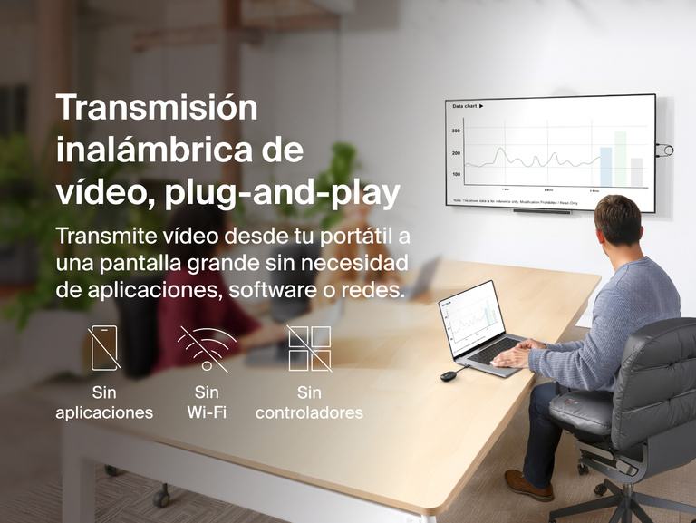 Se muestra el adaptador inal&aacute;mbrico para pantalla HDMI Belkin Connect Air habilitando la transmisi&oacute;n de v&iacute;deo plug-and-play desde port&aacute;tiles a paneles o pantallas murales, sin requerir aplicaciones, conexi&oacute;n Wi-Fi o controladores.