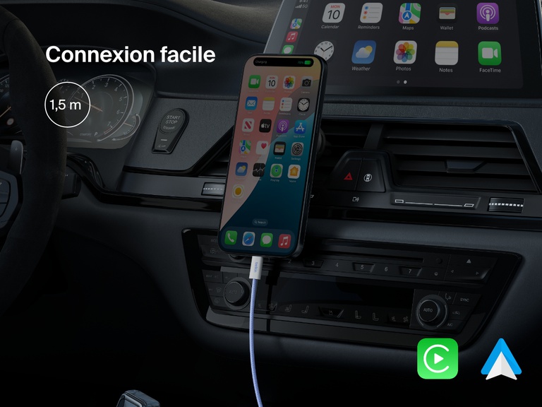 Image montrant un câble USB-C vers USB-C Belkin BoostCharge (60 W) d'une longueur de 1,5 m dans une voiture, offrant une recharge facile et une connectivité fluide à CarPlay d'Apple et Android Auto pendant la recharge.