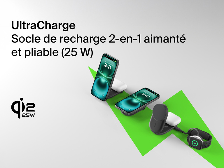 Socle de recharge 2-en-1 aimanté et pliable Belkin UltraCharge avec Qi2 25 W rechargeant un iPhone, des AirPods et une Apple Watch sur un support fin et compact.