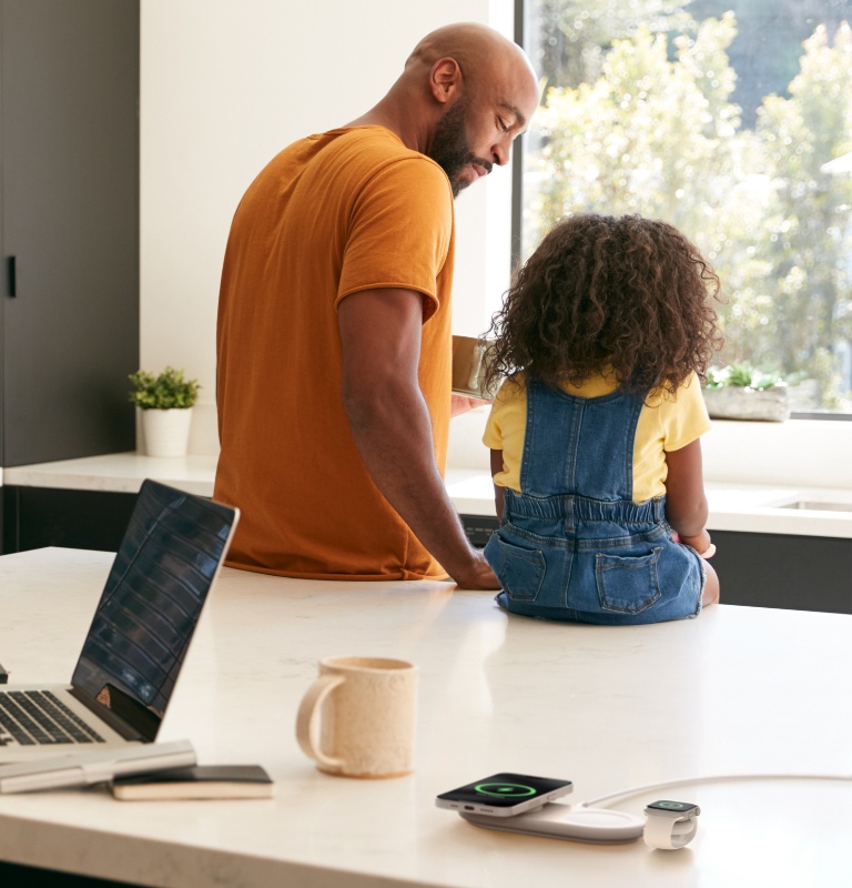 3 合 1 15W Qi2 磁吸無線充電板 