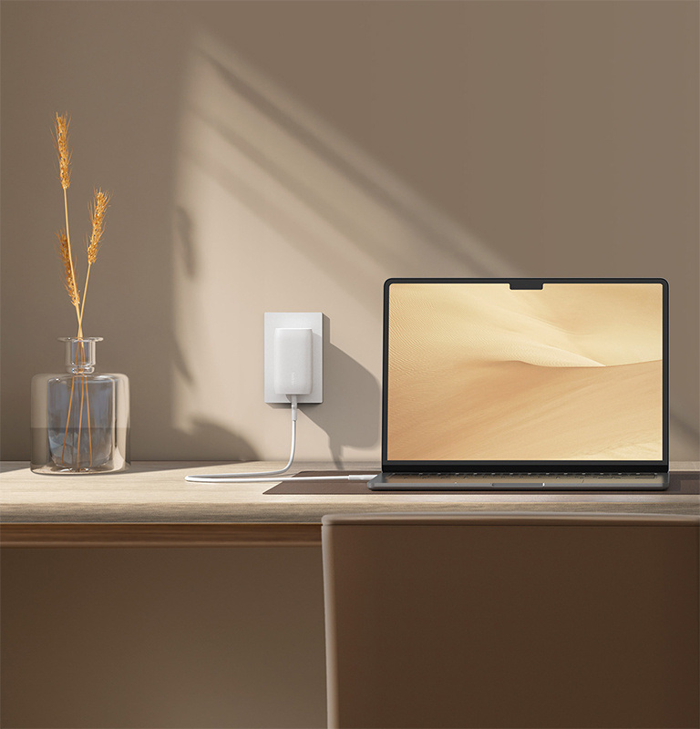 Collega tutti i tuoi dispositivi grazie alle 3 porte di ricarica USB-C, che ti offrono una potenza totale di 65 W per i tuoi dispositivi e fino a 67 W tramite una singola porta per il tuo laptop. | Belkin