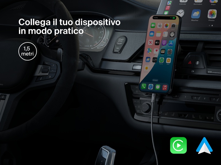 Immagine del cavo da USB-C a USB-C da 60 W Belkin BoostCharge in un'installazione in auto, enfatizzandone la lunghezza di 1,5 metri che permette una facile ricarica del dispositivo e la compatibilità con Apple CarPlay e Android Auto.