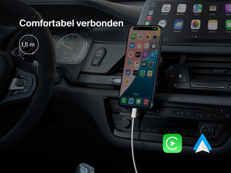 Smartphone aangesloten in een auto met de Belkin BoostCharge 15 W USB-A naar USB-C-kabel met een handige lengte van 1,5 meter en ondersteuning voor Apple CarPlay en Android Auto.