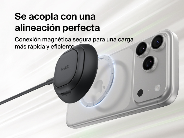 Se muestra como el cargador magn&eacute;tico con Qi2 de 25 W Belkin UltraCharge se acopla con firmeza y seguridad al reverso de un smartphone para proporcionar una carga magn&eacute;tica e inal&aacute;mbrica perfectamente alineada y eficiente.