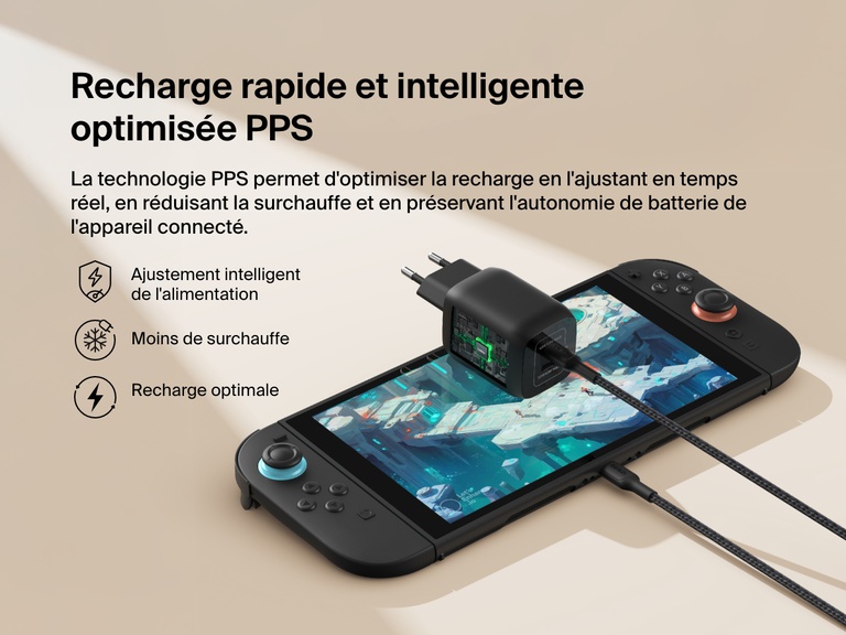 Image d'un chargeur secteur 2 ports USB-C Belkin Gaming (65 W) utilisant la technologie GaN pour une recharge puissante et compacte ; il est 5,2 fois plus petit qu'un chargeur secteur USB-C de 60 W standard.