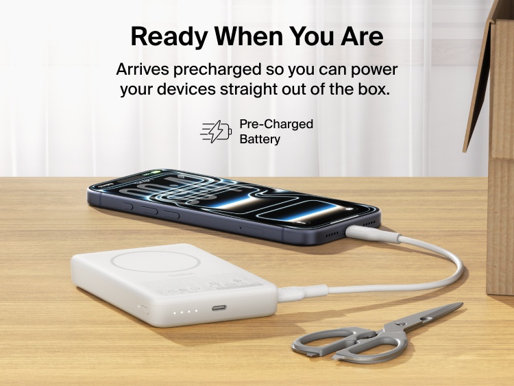 Belkin BoostCharge Slim 磁吸式行動電源 10K 出廠即預先充飽電，可透過 USB-C 充電線為智慧型手機充電，行動電源可放置於桌面。
