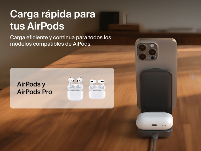Se muestra el cargador magnético plegable 2 en 1 con Qi2 25W Belkin UltraCharge recargando por carga rápida un iPhone y unos AirPods sobre una superficie de madera. Ofrece compatibilidad con AirPods y AirPods Pro.