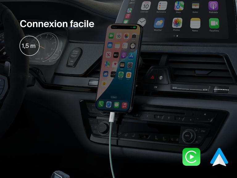 Image montrant un câble USB-C vers USB-C Belkin BoostCharge (60 W) d'une longueur de 1,5 m dans une voiture, offrant une recharge facile et une connectivité fluide à CarPlay d'Apple et Android Auto pendant la recharge.