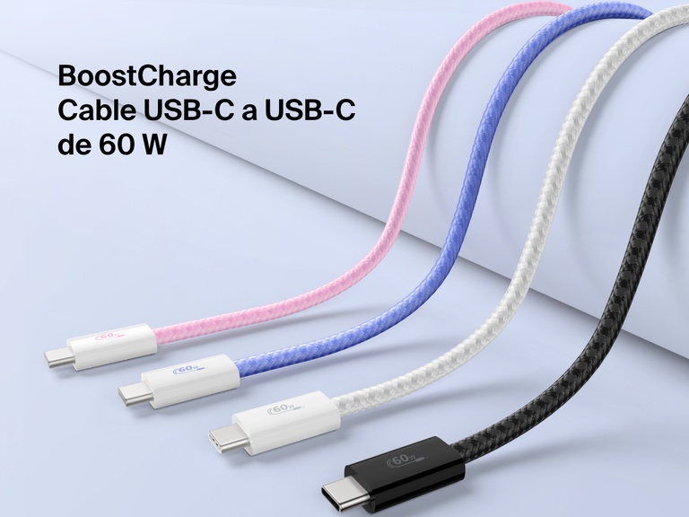 Imagen mostrando las cuatro opciones de color (rosa, azul, blanco y negro) disponibles del cable USB-C a USB-C de 60 W Belkin BoostCharge: un cable trenzado de carga rápida diseñado para dispositivos con USB-C.