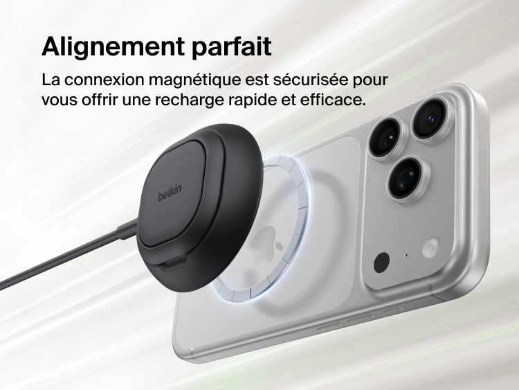 Image du chargeur magn&eacute;tique Qi2 25 W Belkin UltraCharge avec un smartphone fix&eacute; en toute s&eacute;curit&eacute; pour une recharge magn&eacute;tique align&eacute;e et efficace.