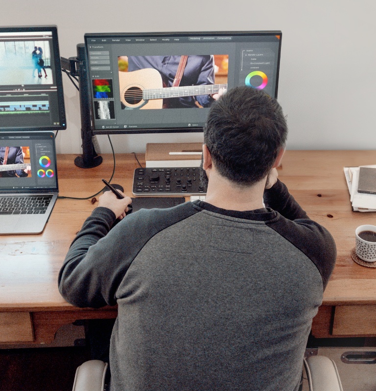 20Gbpsのデータ転送速度と240Wの電力パススルーを備えたUSB4は、ハイパワーデバイスに対応。