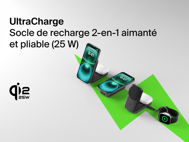 Socle de recharge 2-en-1 aimanté et pliable Belkin UltraCharge avec Qi2 25 W rechargeant un iPhone, des AirPods et une Apple Watch sur un support fin et compact.