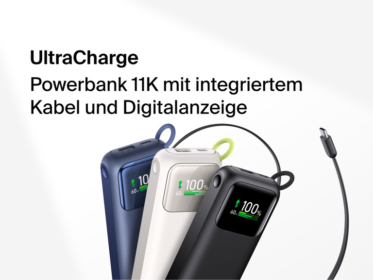 Die &zwnj;UltraCharge Powerbank 11K mit einziehbarem Kabel steht aufrecht, das integrierte einziehbare USB-C-Kabel ist ausgezogen und das Display zeigt einen Akkustand von 100 Prozent.