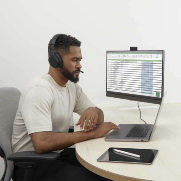 適応性：ハイブリッドワーカー向けのヘッドフォン