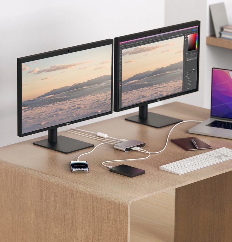 An image of an at-home studio featuring dual monitors and Belkin Thunderbolt 4 5-in-1 Core Hub.